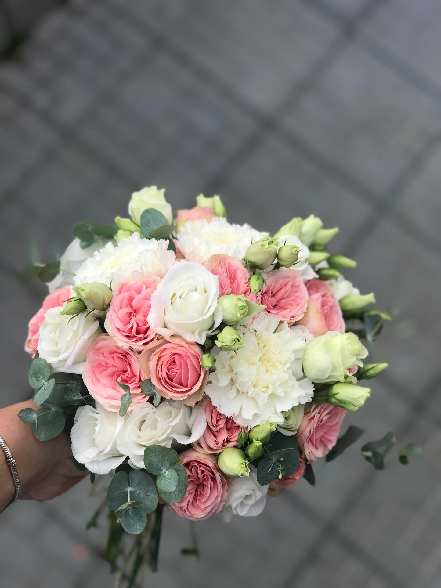 «Pinky charm» wedding bouquet, roses, carnations, eucalyptus, liziantus