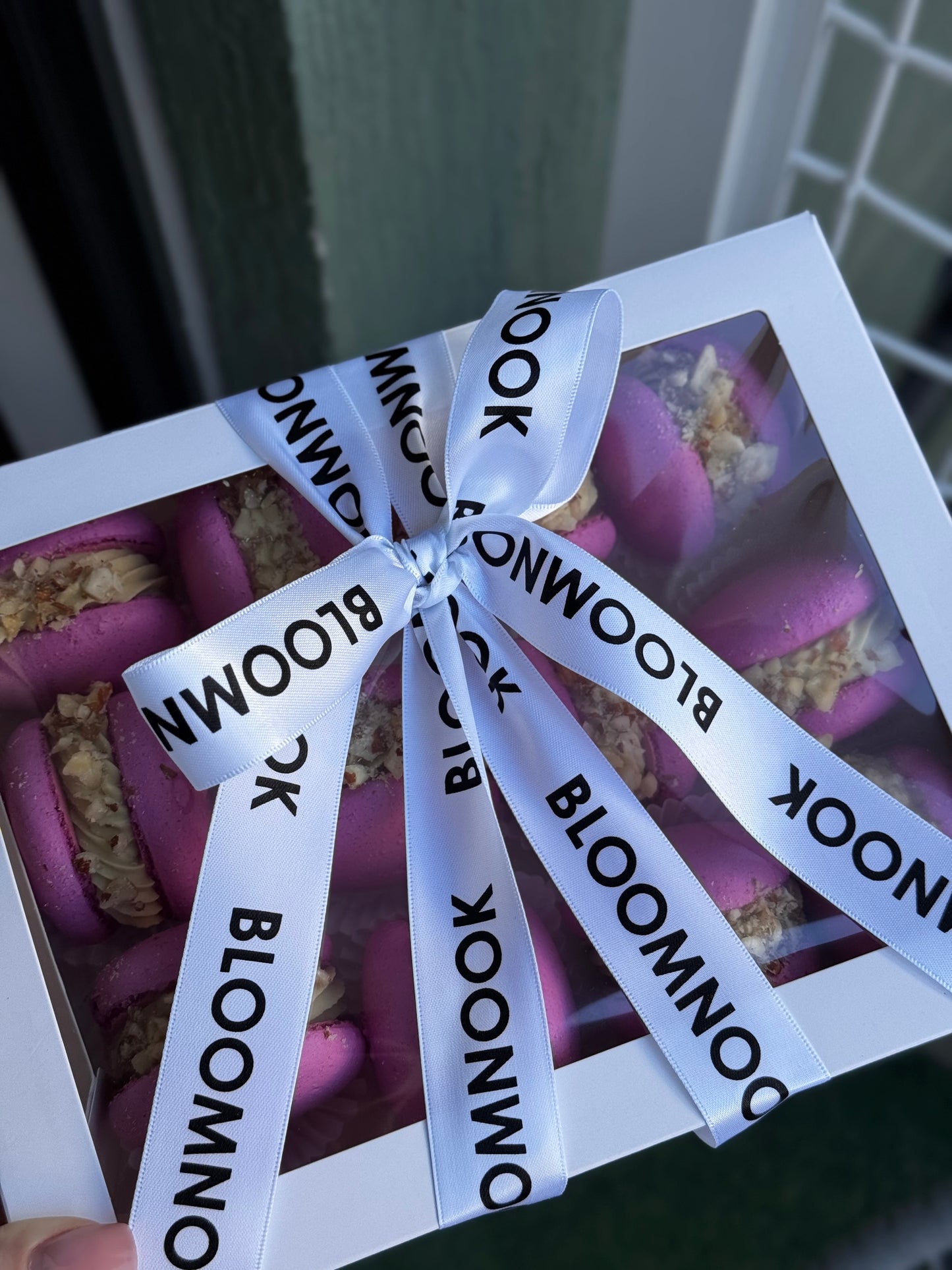 « Pistachio paradise» (Next day availability ) box of macarons