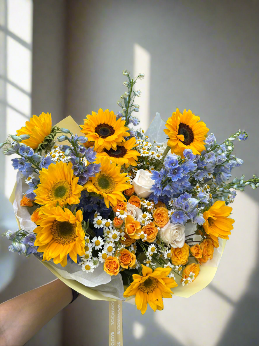 «Sunflower paradise» sunflower, roses, delphinium, chamomile