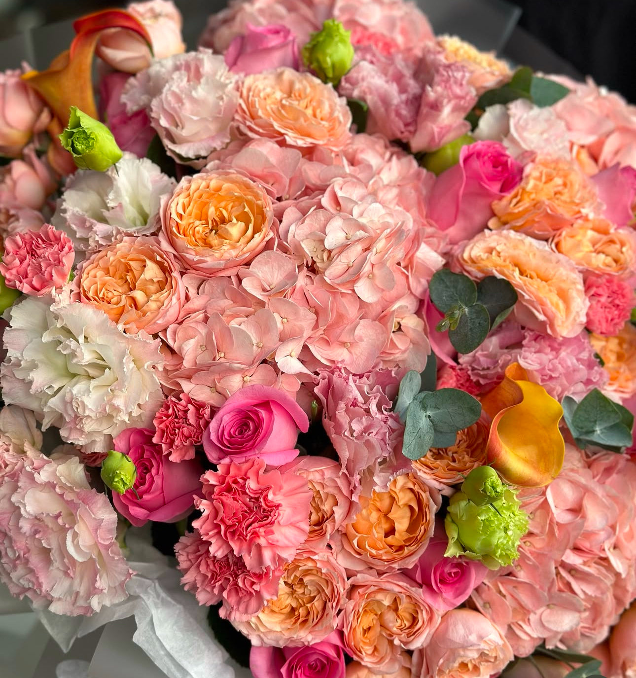 «Summer bliss» hydrangeas, roses, peony roses, carnations, calla lilies, lizianthus
