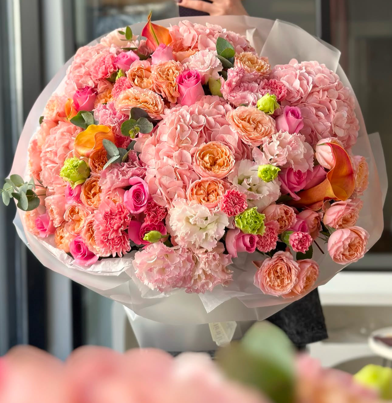 «Summer bliss» hydrangeas, roses, peony roses, carnations, calla lilies, lizianthus