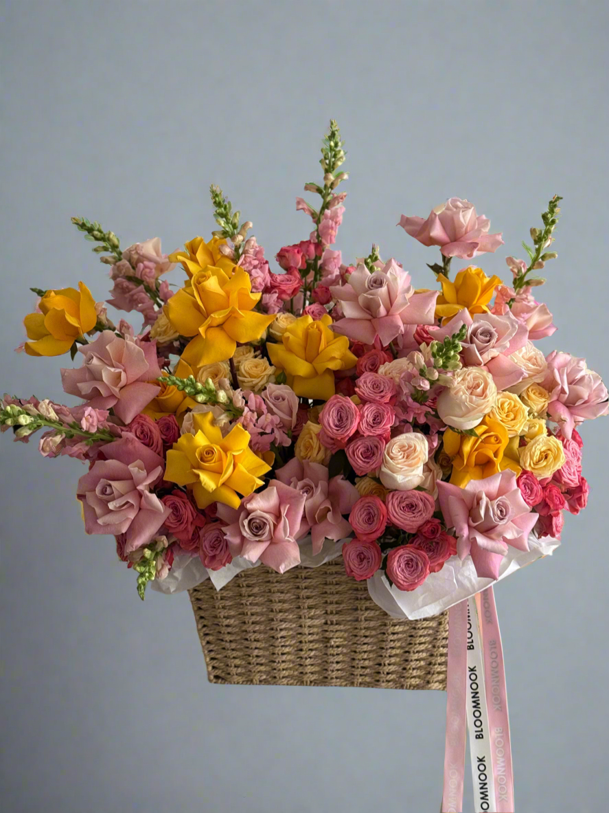 «Candy basket» roses, snapdragon, french roses, spray roses