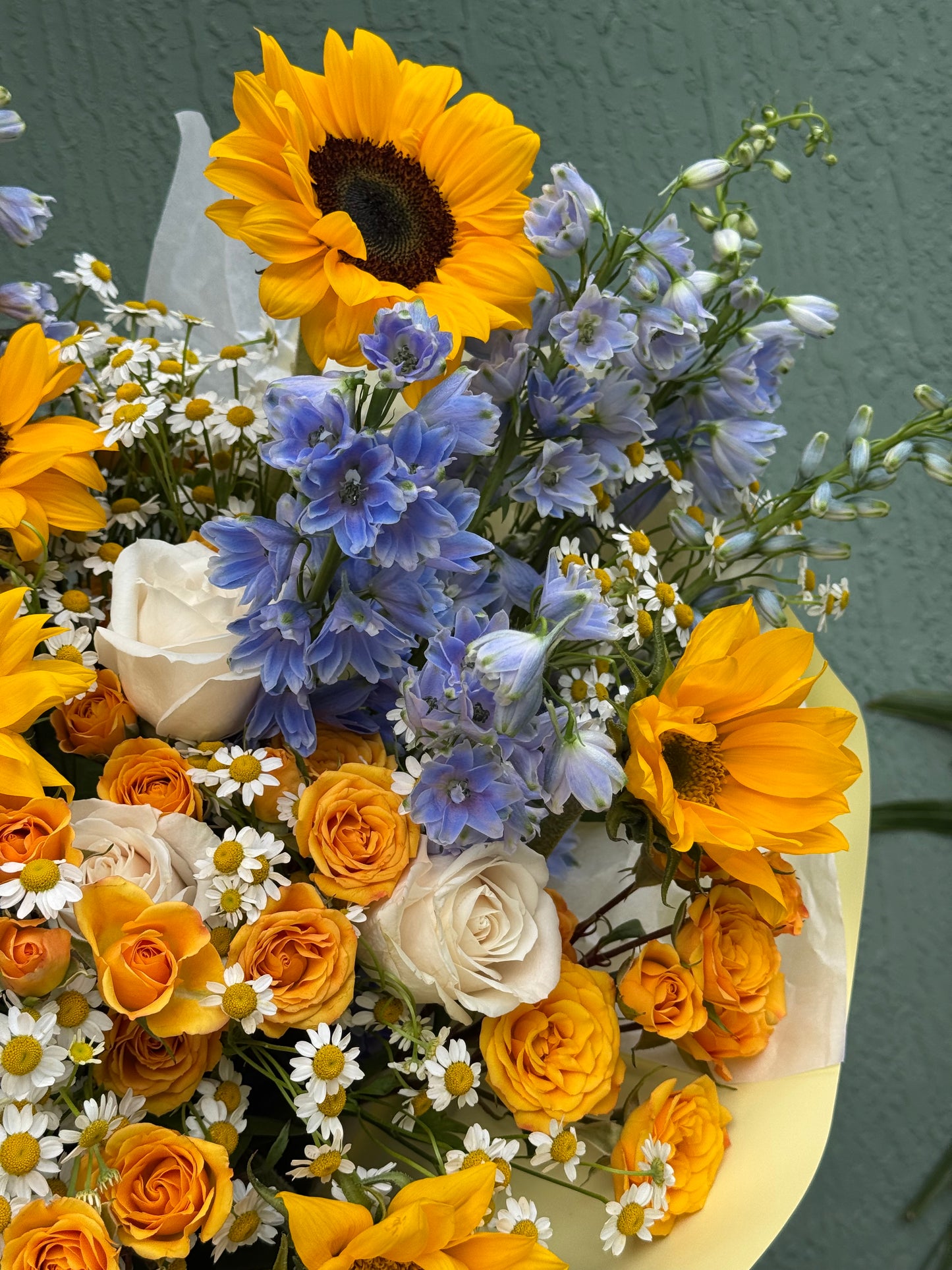 «Sunflower paradise» sunflower, roses, delphinium, chamomile