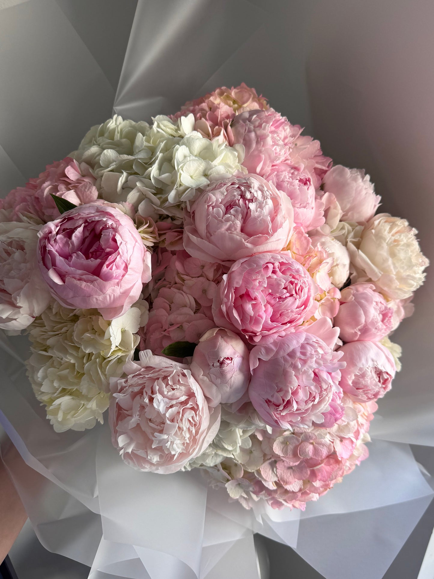 «Ice cream» Peony, hydrangeas