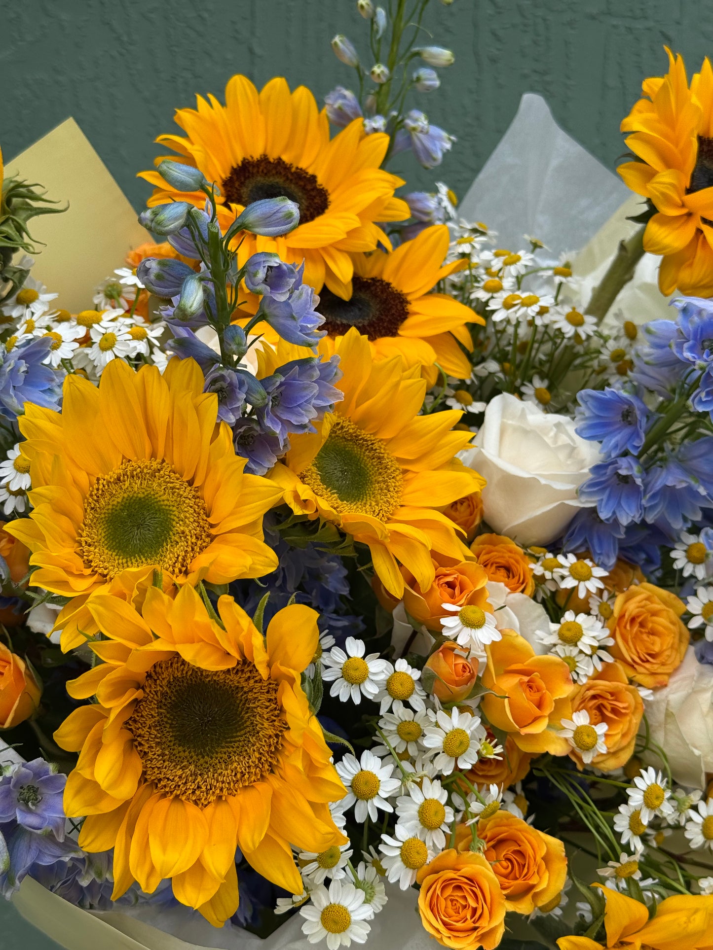 «Sunflower paradise» sunflower, roses, delphinium, chamomile