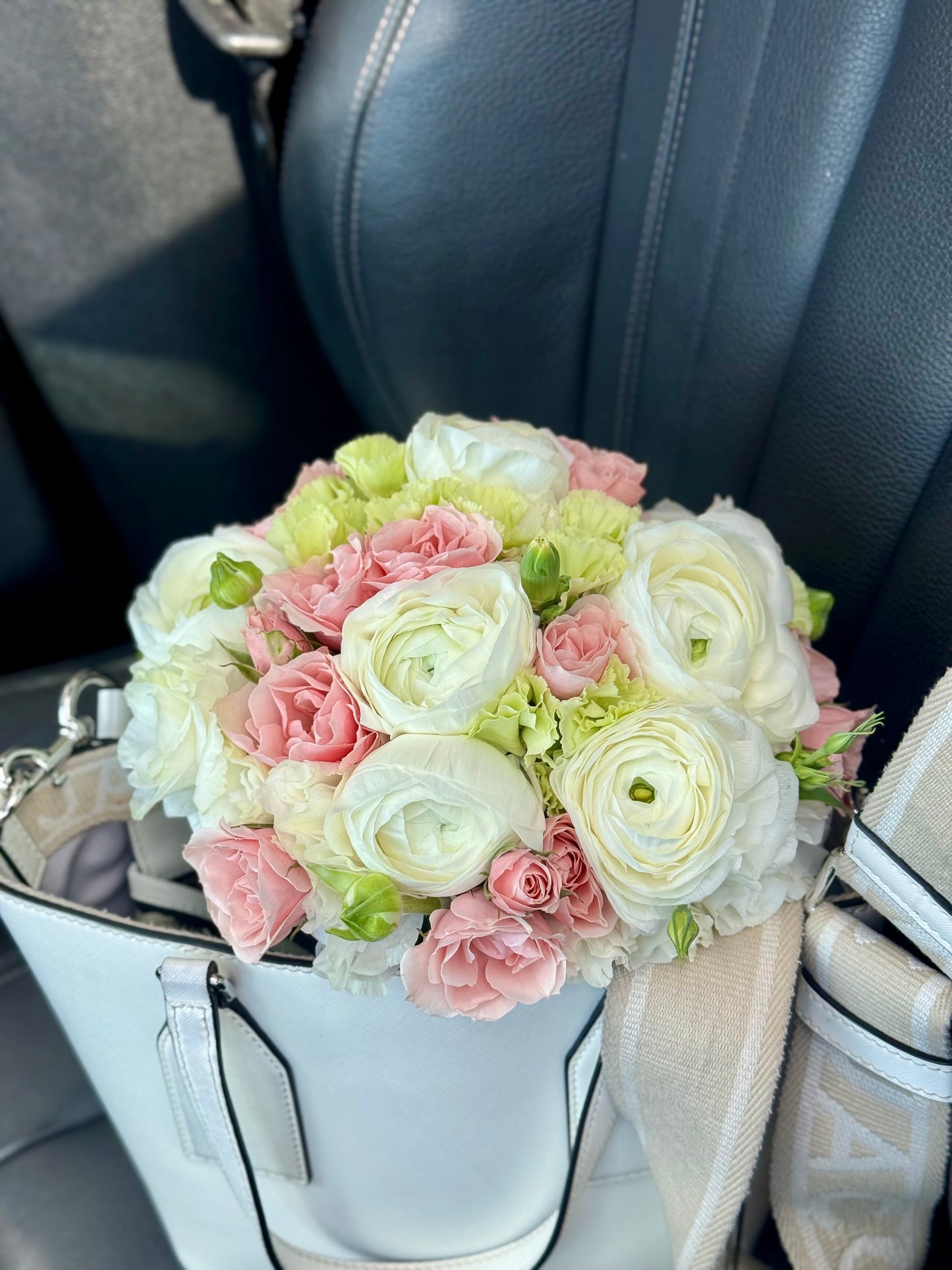 «Candy love» wedding bouquet, ranunculus, carnation, roses, lizianthus