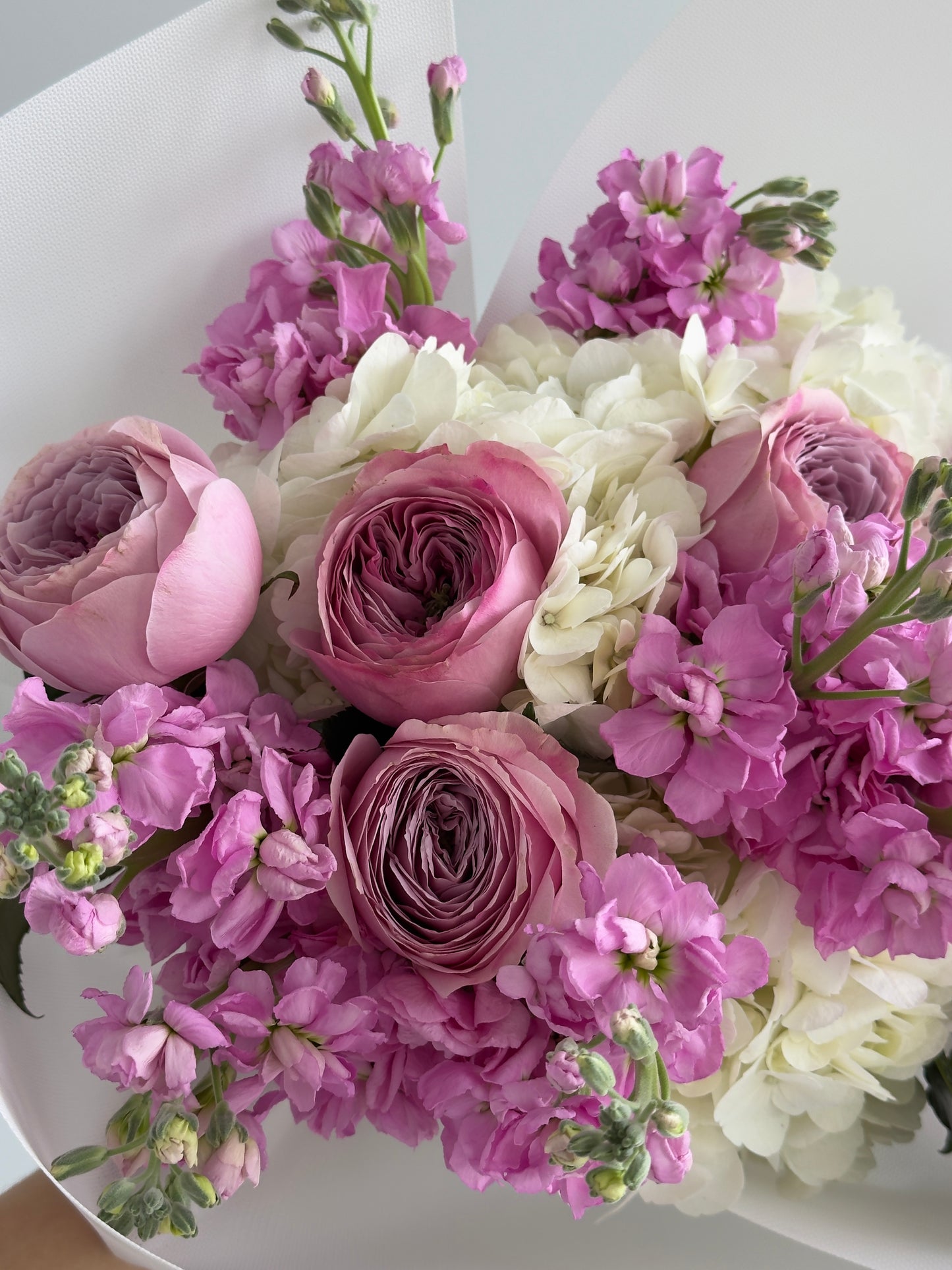 «Garden mix» garden roses, hydrangea, stock