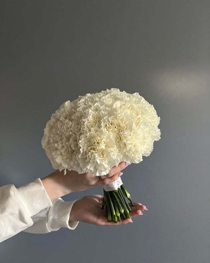 «Pure Grace» carnations wedding bouquet