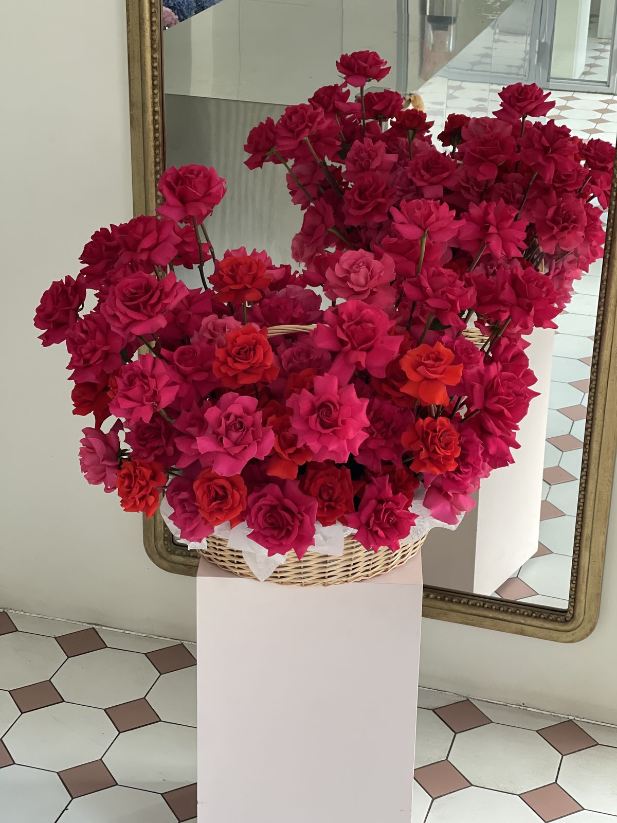 «Lux love» French roses basket