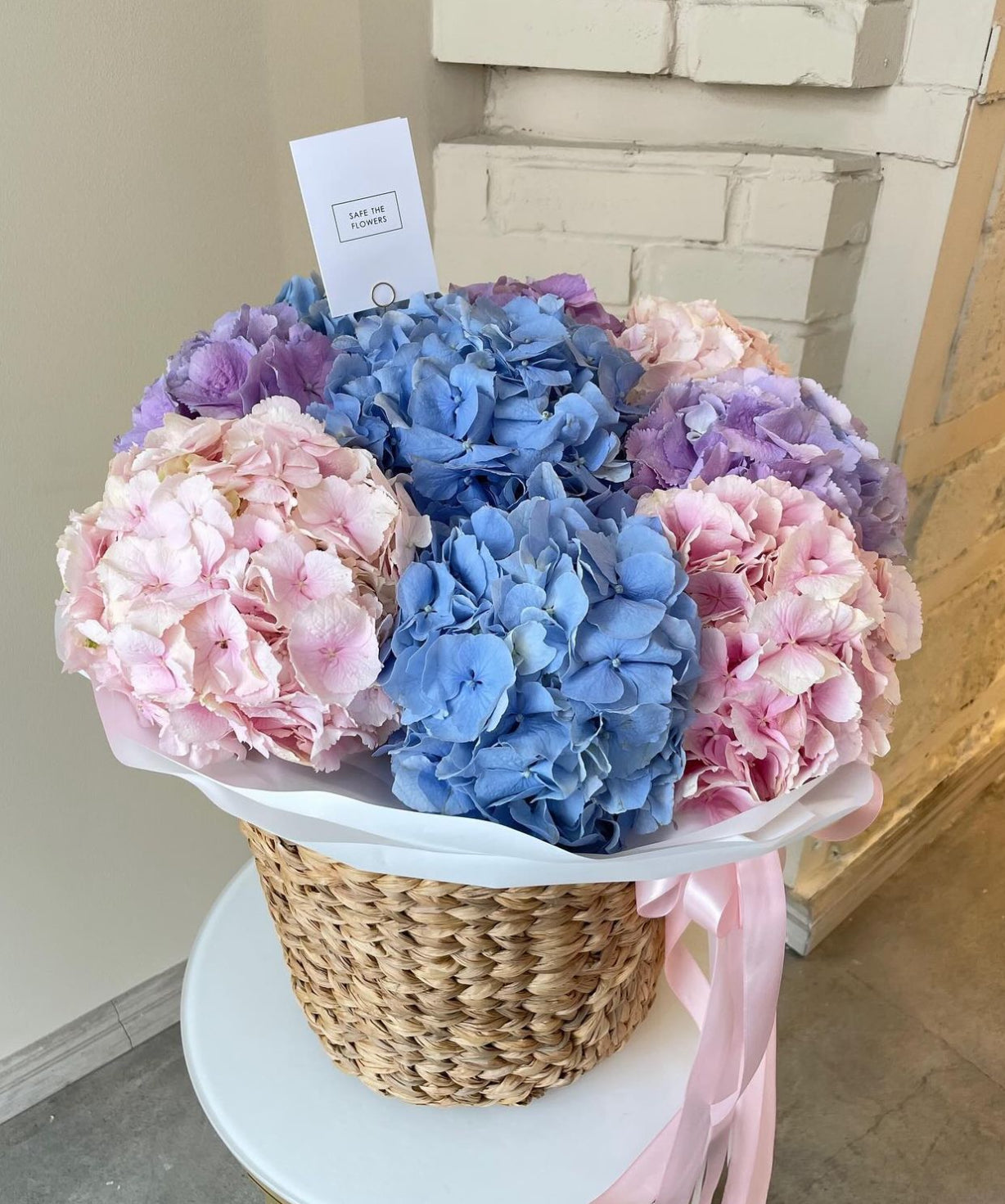 Fluffy basket with hydrangeas