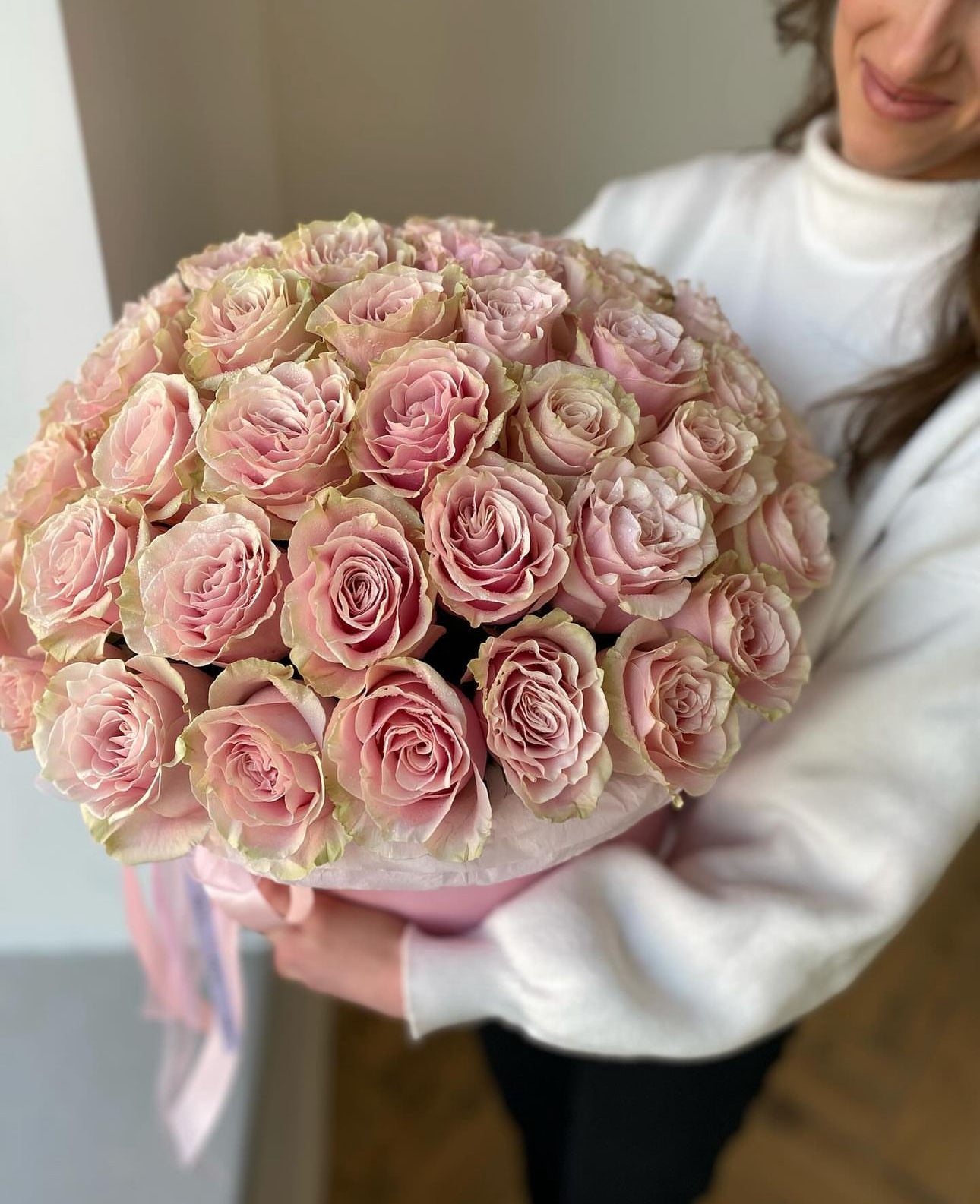 «Pink mondial» roses box