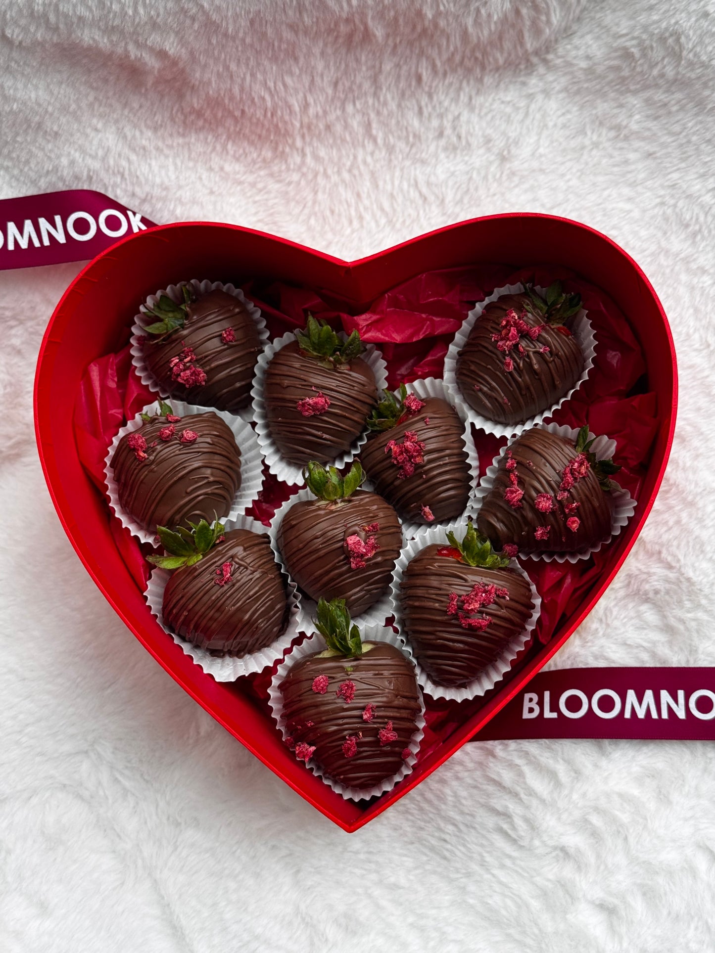 «Heart strawberry» box of chocolate covered strawberry