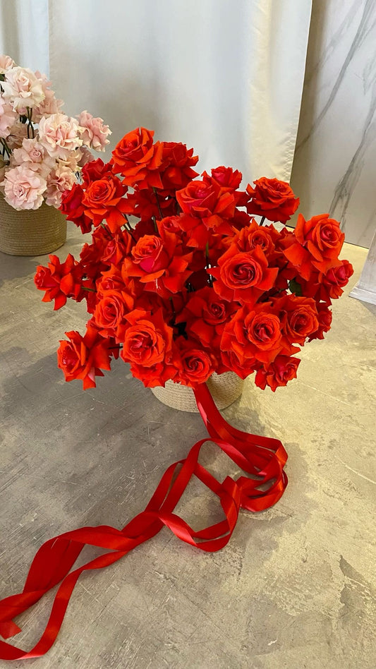 «Lovely red» red French roses