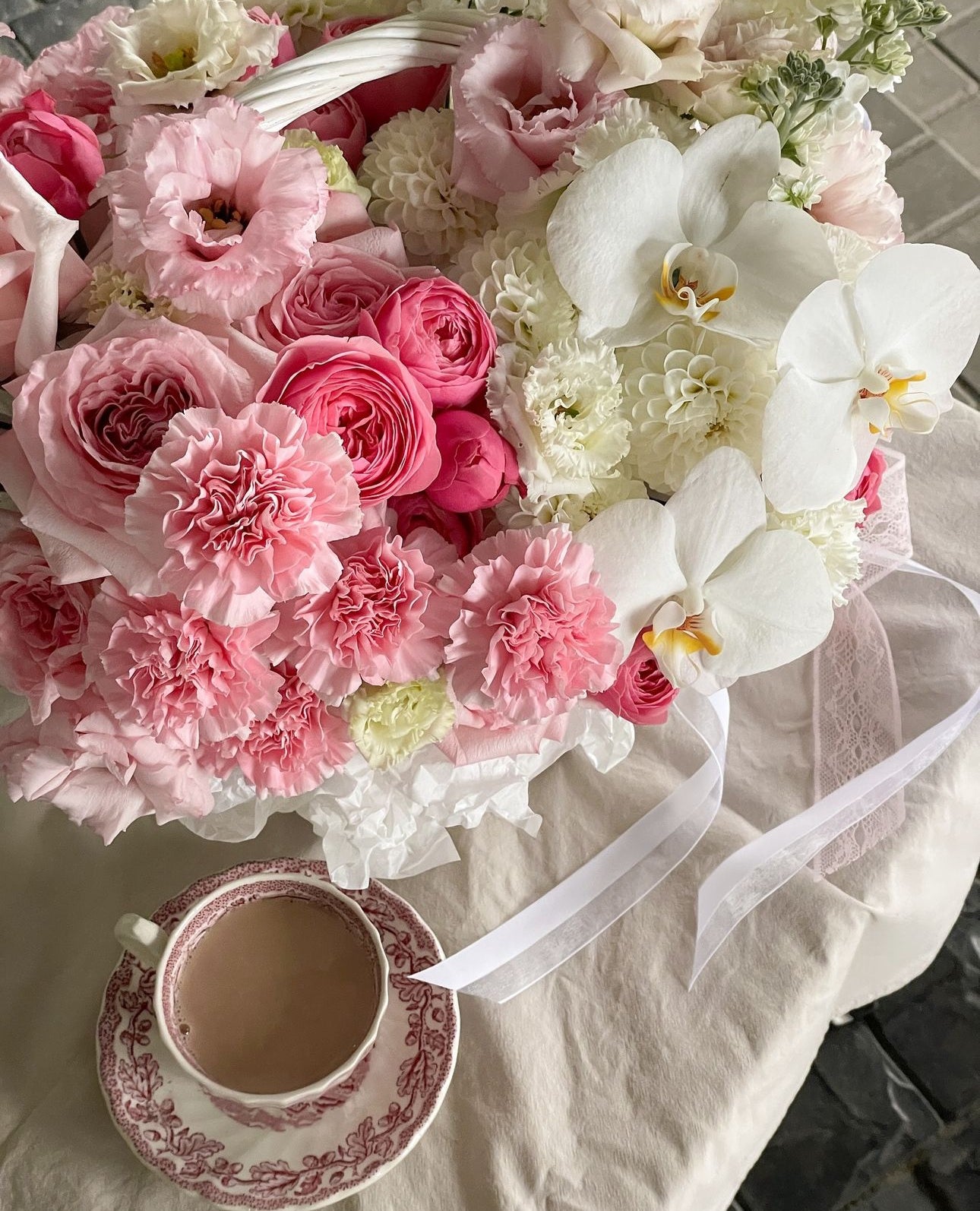 «Barbie» roses, orchids, carnation, lisuanthus