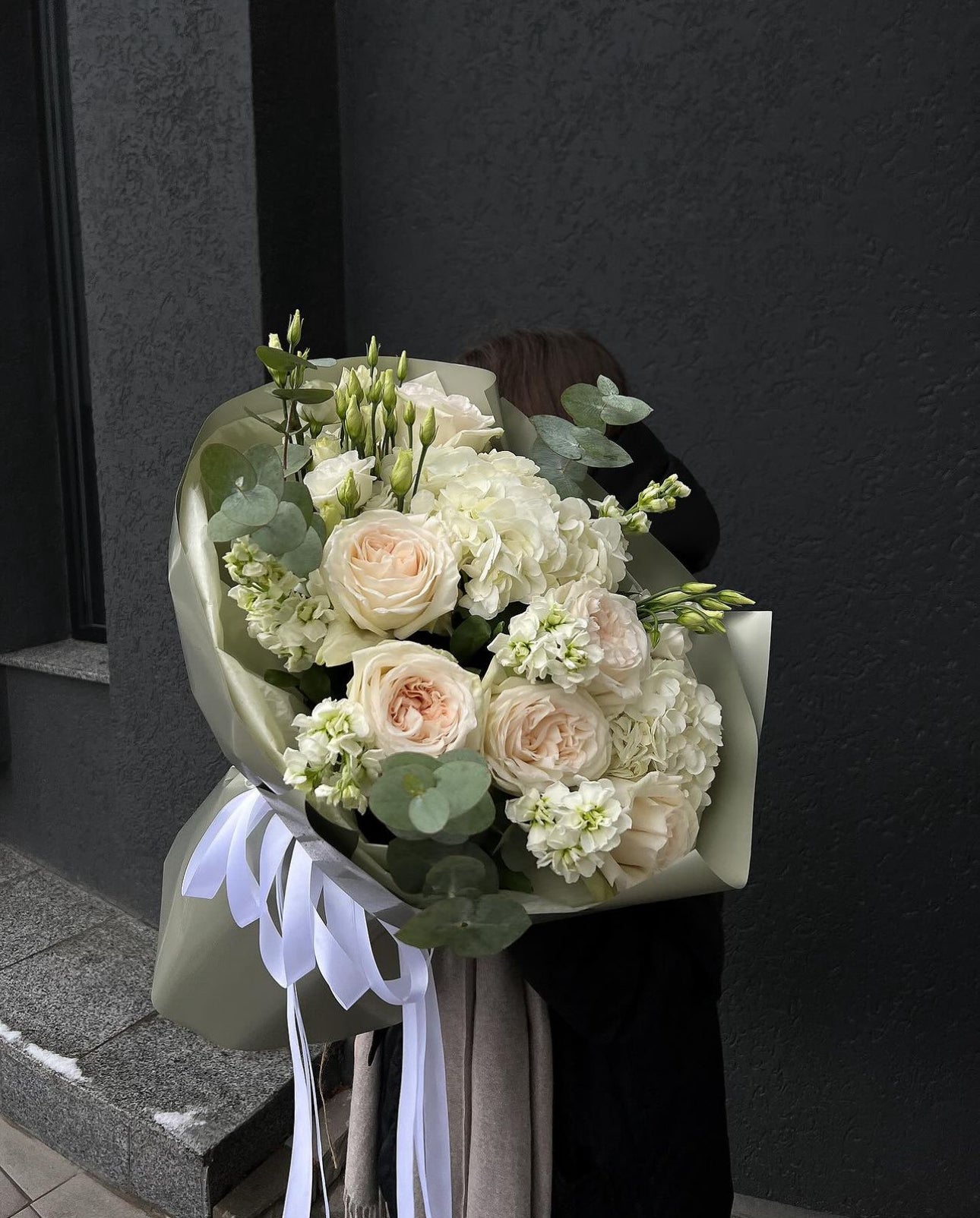 «Mint&tender» roses, stock, hydrangeas, eucalyptus