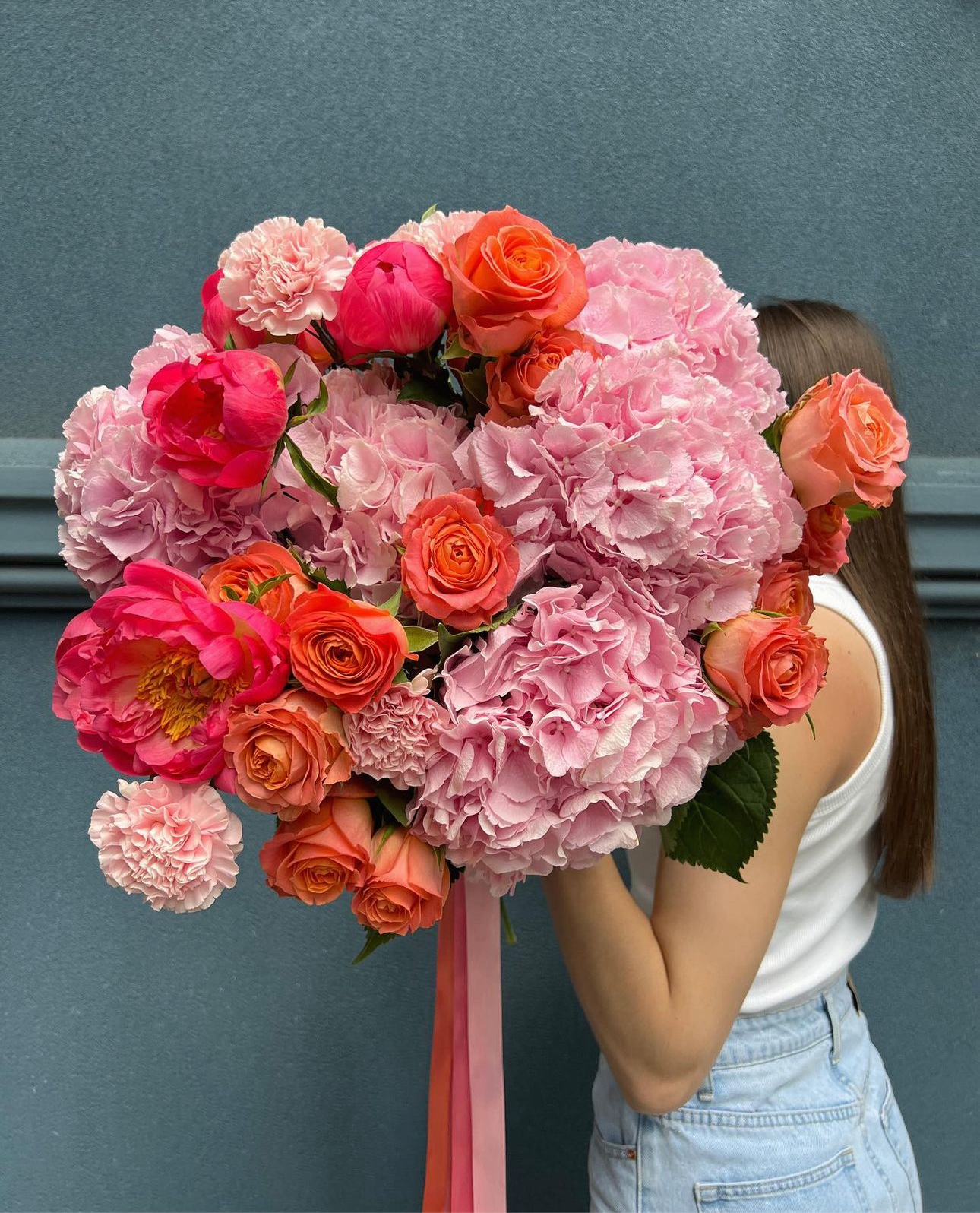 «Fairytale» hydrangea, roses, carnation