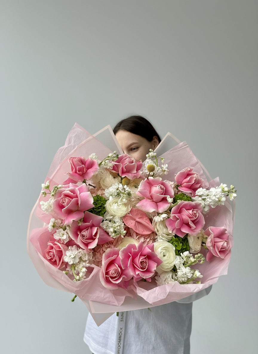 «Lovely day» hydrangea, French roses, ranunculus, stock, anthurium