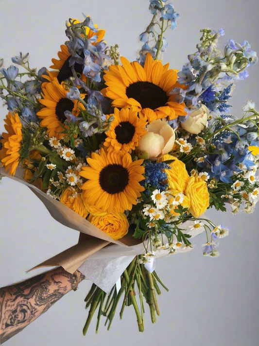 «Sunflower paradise» sunflower, roses, delphinium, chamomile