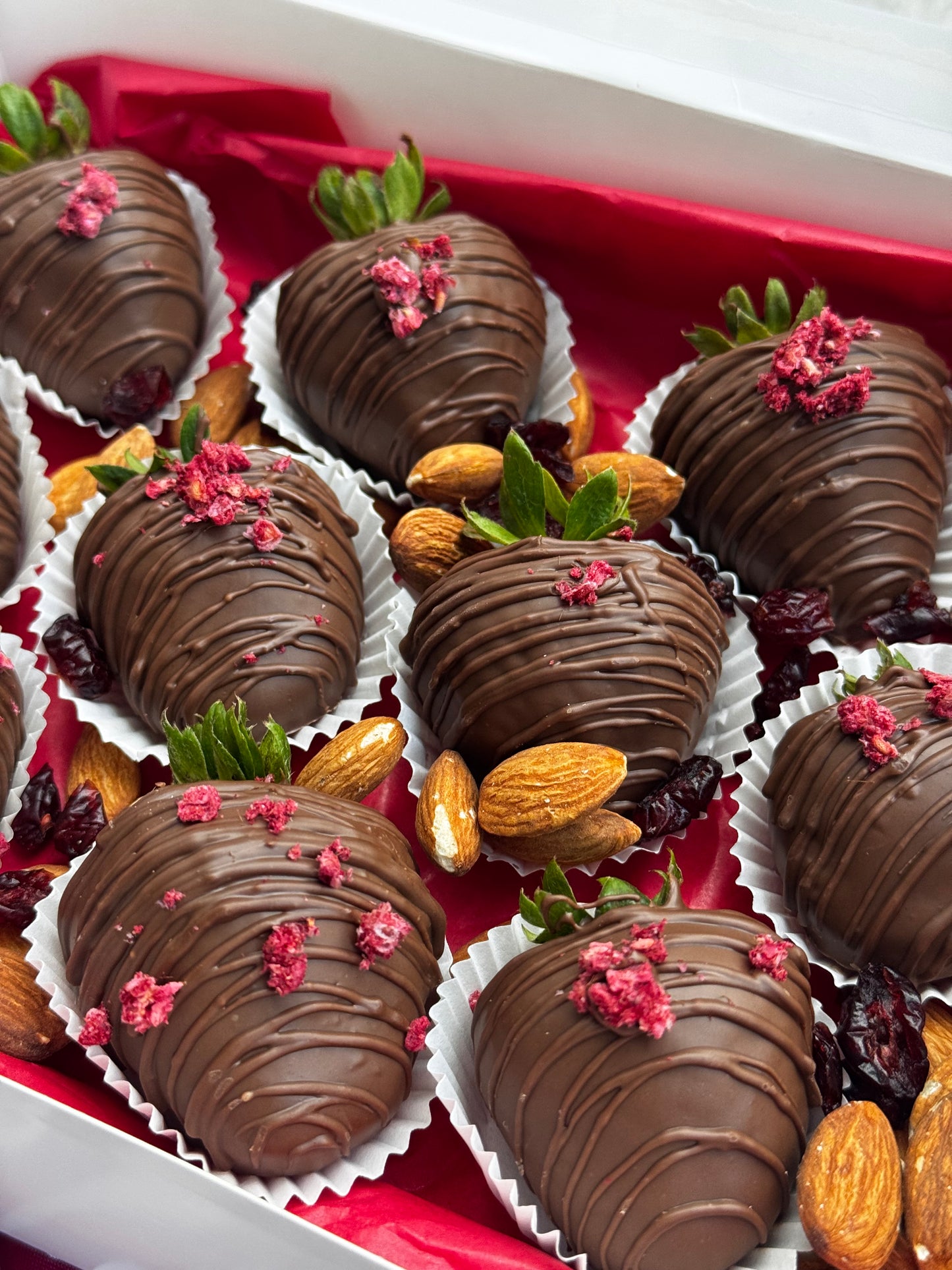 «Berry Bliss box» chocolate covered strawberry