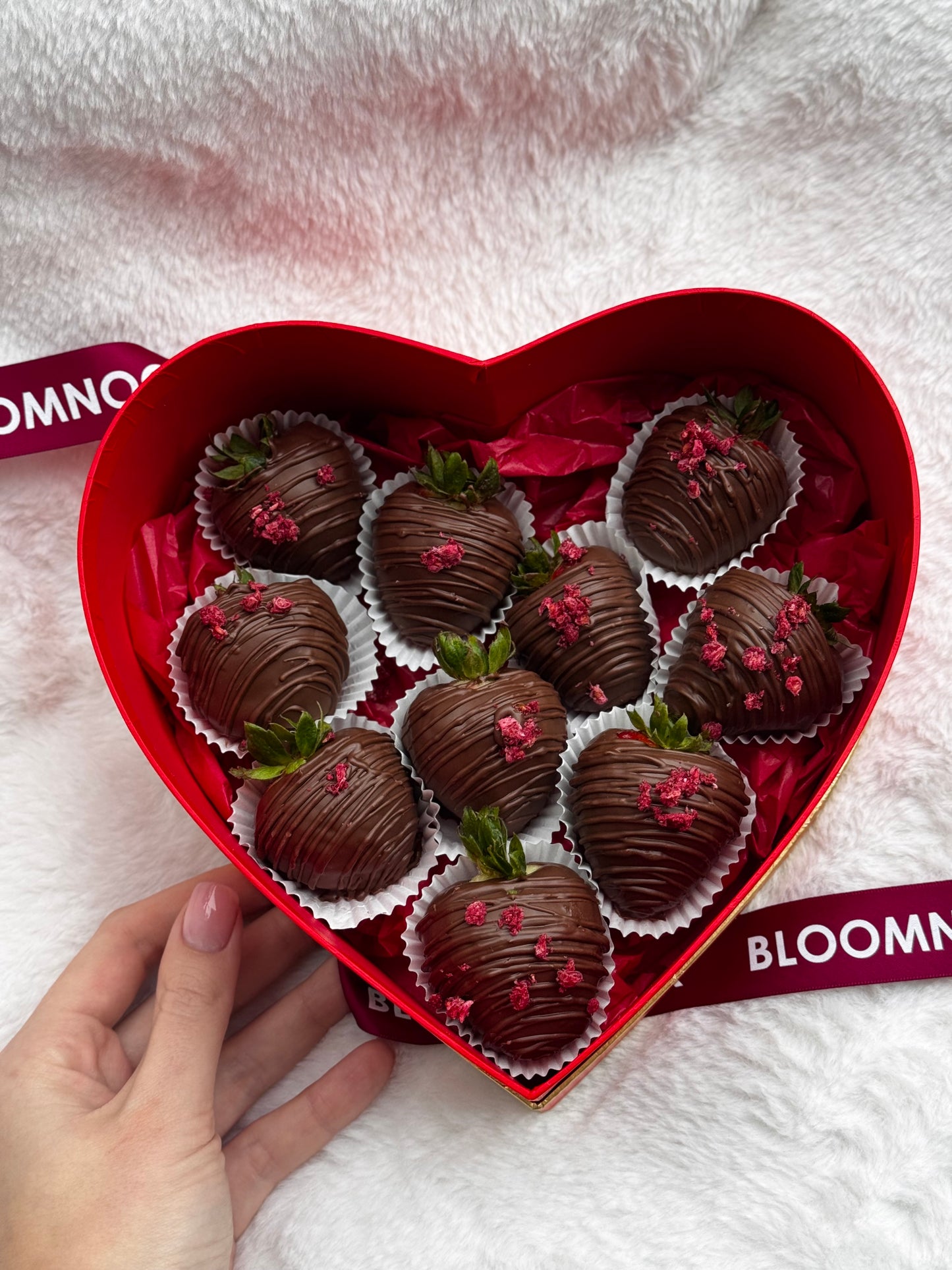 «Heart strawberry» box of chocolate covered strawberry