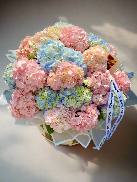 Fluffy basket with hydrangeas
