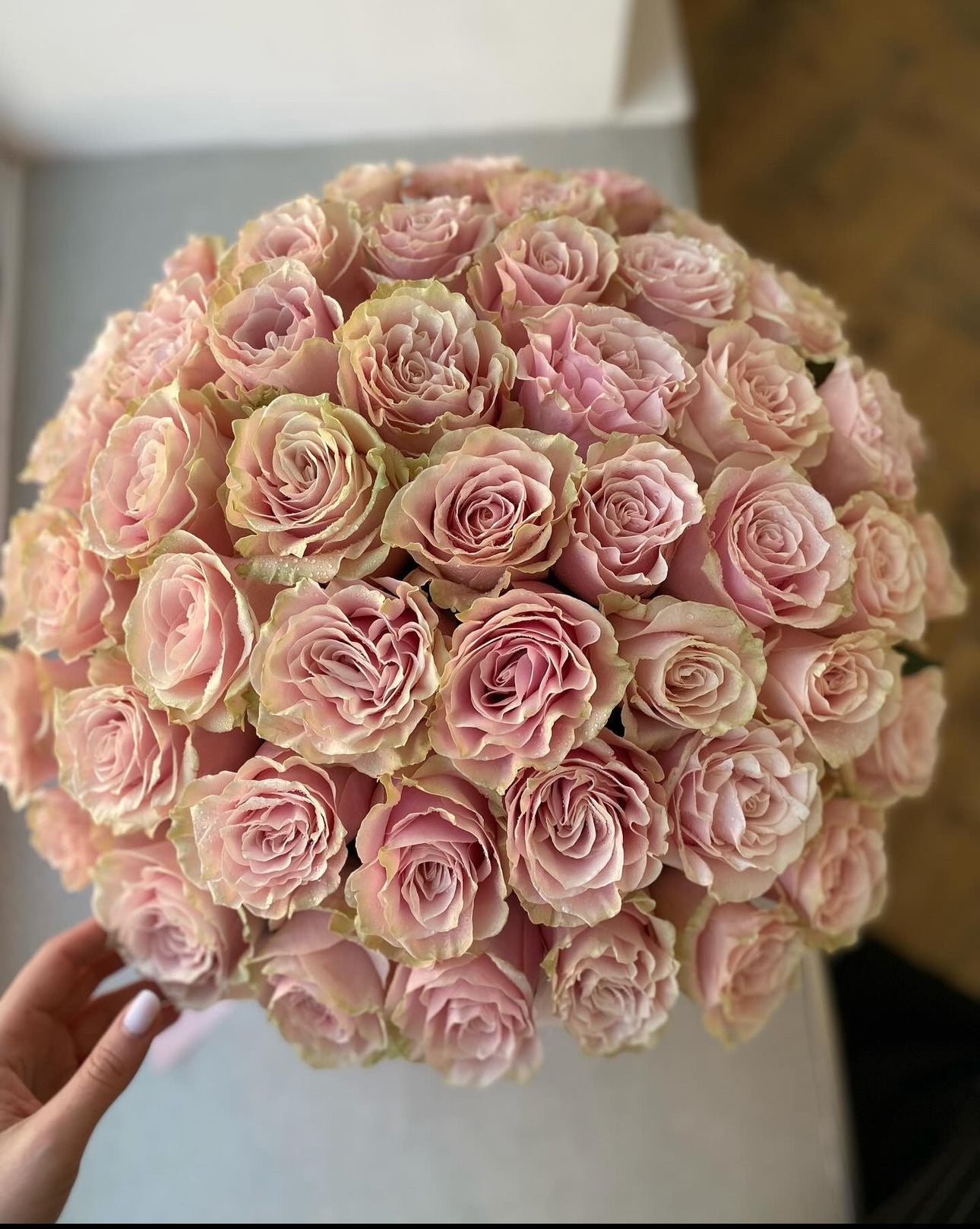 «Pink mondial» roses box