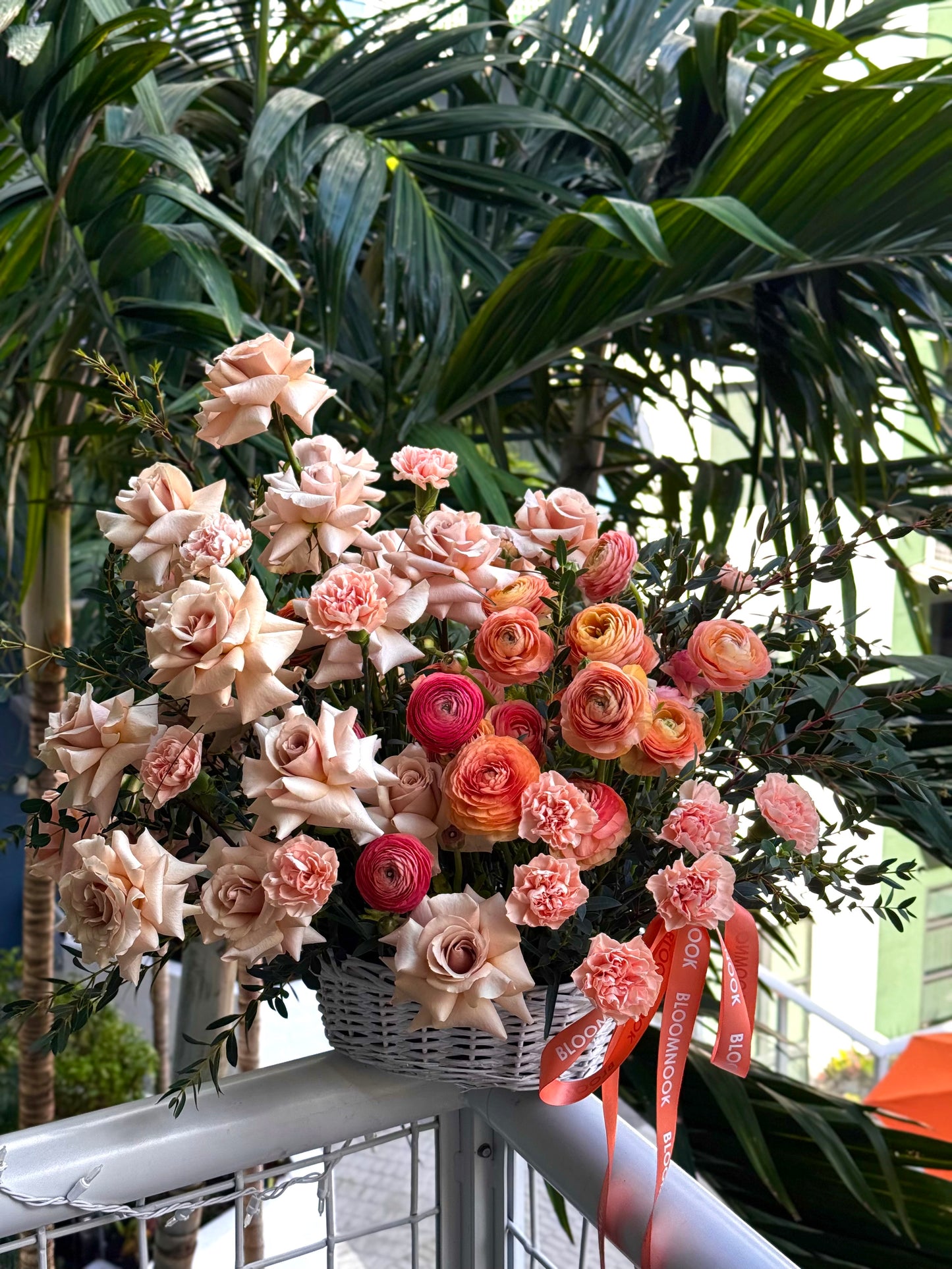 «Peach Whisper» ranunculus, French roses, eucalyptus, carnations