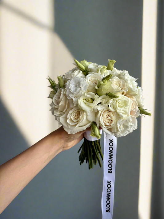 «White dance» wedding bouquet, liziantus, roses