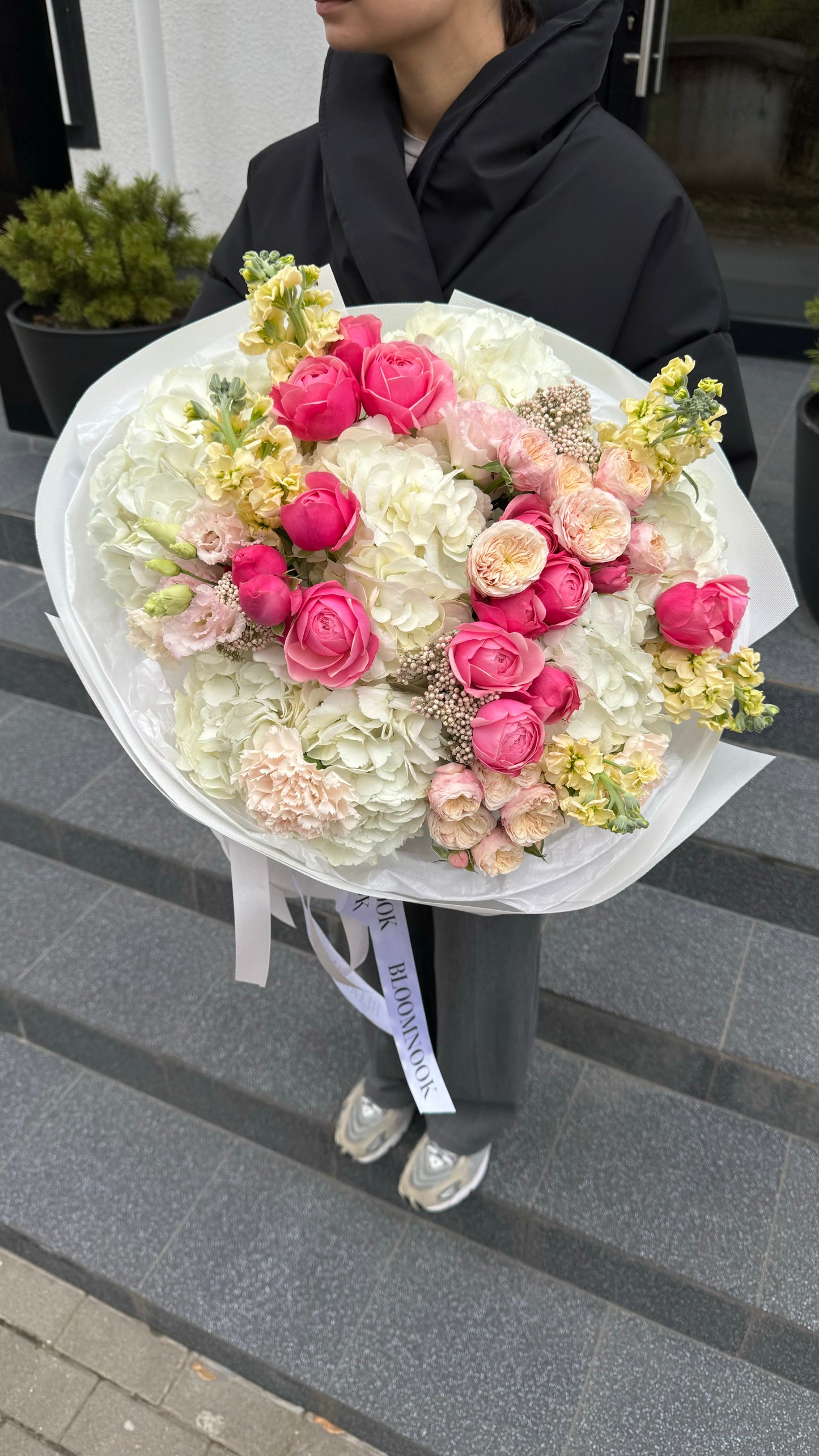 «Bright mix» garden roses, hydrangeas, stock, carnations, rose flowers