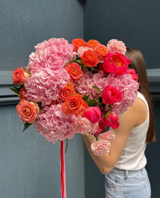 «Fairytale» hydrangea, roses, carnation