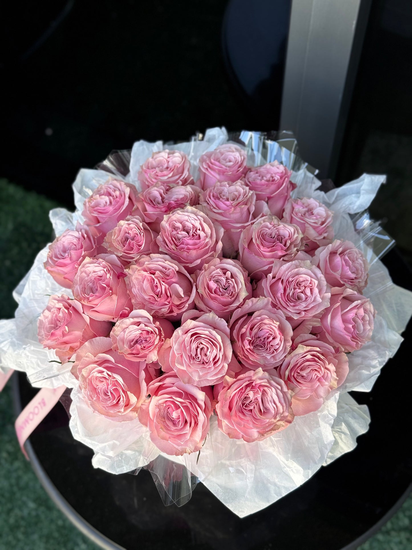 «Pink mondial» roses box