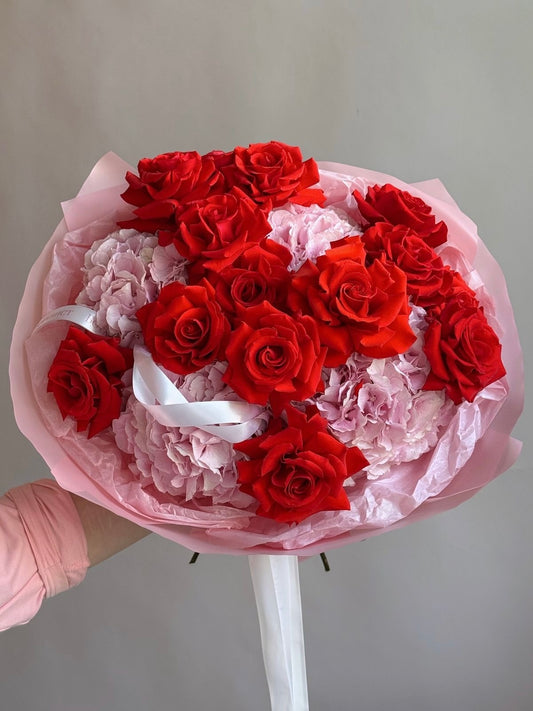 «Passion Bloom» bouquet, hydrangeas, red French roses