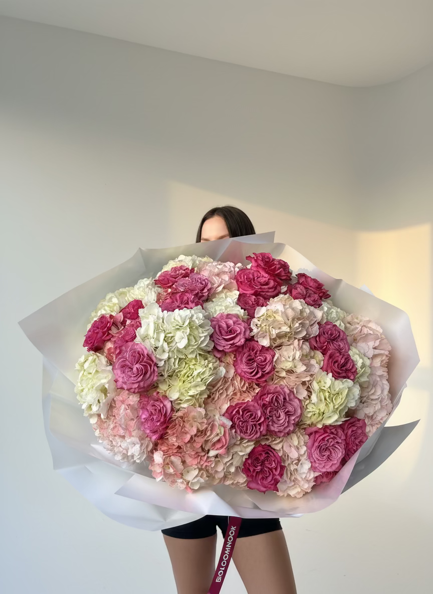 «Barbie pink» peony roses, hydrangeas
