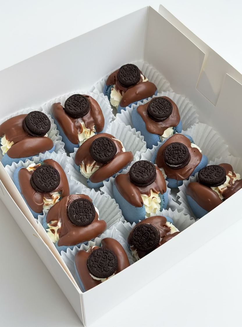 «Oreo» box of macaroons (Next day availability!)