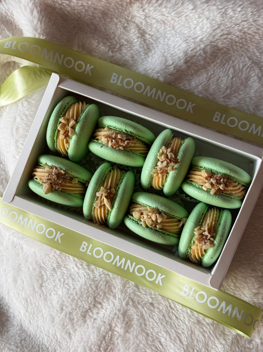 «Lotus Biscoff» box of macaroons (Next Day availability!)